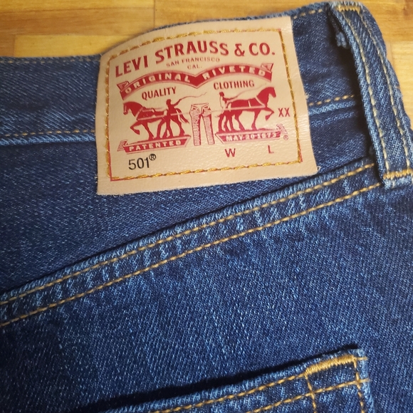 Levi's 501 Button Up Fly Shorts - Picture 6 of 10